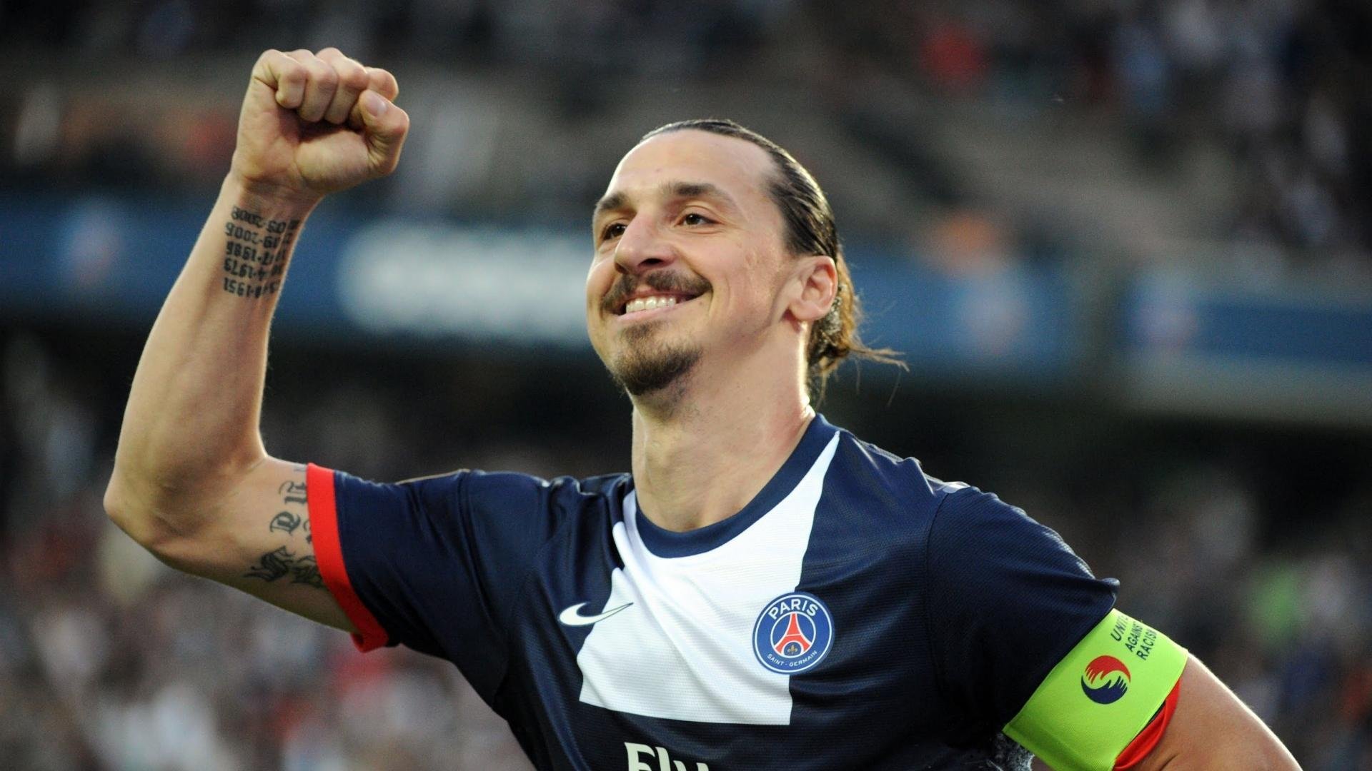 特色足球文化文创产品受到年轻群体热烈追捧，市场潜力巨大，什么是足球文创作品